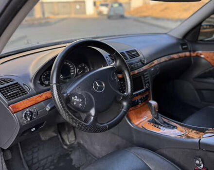 Серый Мерседес Е-Класс, объемом двигателя 3.22 л и пробегом 408 тыс. км за 8200 $, фото 5 на Automoto.ua