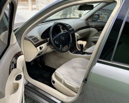 Мерседес Е-Клас 2004 у Каменце-Подольском на Automoto.ua Сірий Мерседес Е-Клас, об'ємом двигуна 2.1 л та пробігом 312 тис. км за 6600 $, фото 11 на Automoto.ua