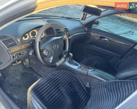 Сірий Мерседес Е-Клас, об'ємом двигуна 3.2 л та пробігом 300 тис. км за 7300 $, фото 6 на Automoto.ua