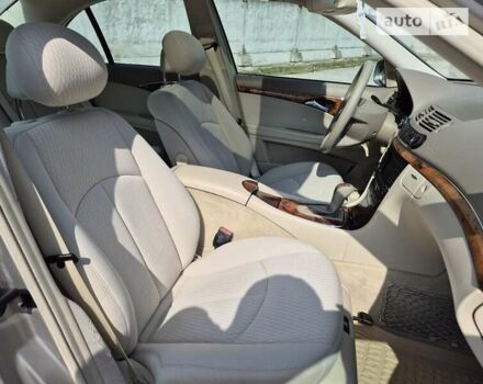 Сірий Мерседес Е-Клас, об'ємом двигуна 1.8 л та пробігом 281 тис. км за 11400 $, фото 32 на Automoto.ua