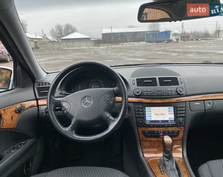 Сірий Мерседес Е-Клас, об'ємом двигуна 3.2 л та пробігом 272 тис. км за 3850 $, фото 46 на Automoto.ua