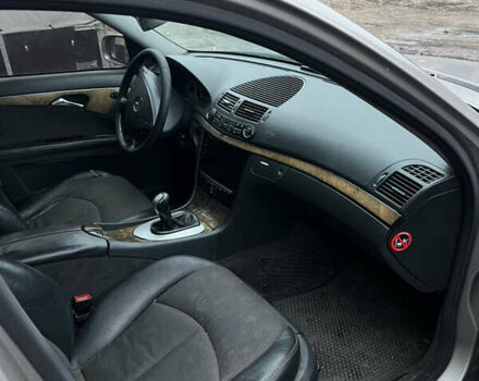 Сірий Мерседес Е-Клас, об'ємом двигуна 3.22 л та пробігом 340 тис. км за 4200 $, фото 4 на Automoto.ua