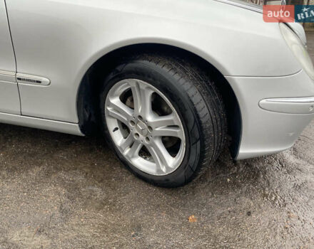 Сірий Мерседес Е-Клас, об'ємом двигуна 3.2 л та пробігом 272 тис. км за 3850 $, фото 47 на Automoto.ua