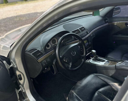 Сірий Мерседес Е-Клас, об'ємом двигуна 2.15 л та пробігом 216 тис. км за 7500 $, фото 4 на Automoto.ua