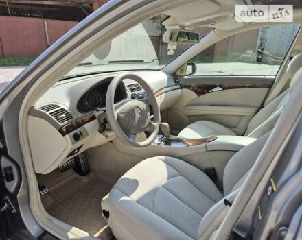 Сірий Мерседес Е-Клас, об'ємом двигуна 1.8 л та пробігом 281 тис. км за 11400 $, фото 9 на Automoto.ua