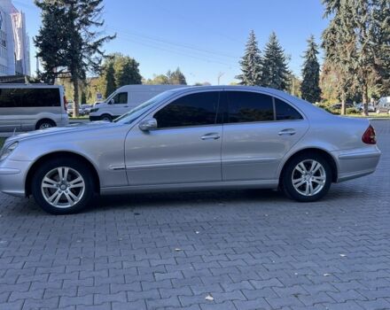 Серый Мерседес Е-Класс, объемом двигателя 2.1 л и пробегом 300 тыс. км за 5500 $, фото 1 на Automoto.ua