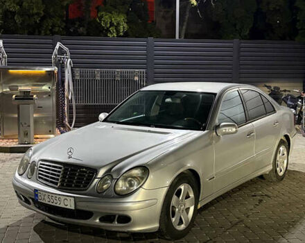 Мерседес Е-Клас 2004 у Каменце-Подольском на Automoto.ua Сірий Мерседес Е-Клас, об'ємом двигуна 2.6 л та пробігом 321 тис. км за 4999 $, фото 2 на Automoto.ua