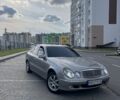 Серый Мерседес Е-Класс, объемом двигателя 2.2 л и пробегом 322 тыс. км за 6600 $, фото 1 на Automoto.ua