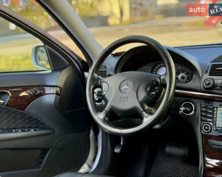 Сірий Мерседес Е-Клас, об'ємом двигуна 2.7 л та пробігом 400 тис. км за 8300 $, фото 48 на Automoto.ua