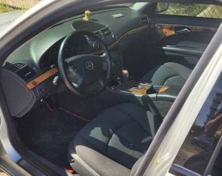 Сірий Мерседес Е-Клас, об'ємом двигуна 2.15 л та пробігом 350 тис. км за 7500 $, фото 4 на Automoto.ua