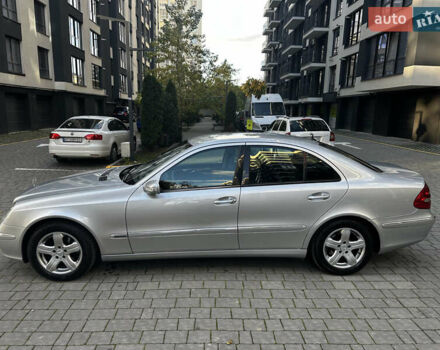 Мерседес Е-Клас 2004 у Івано-Франківську на Automoto.ua Сірий Мерседес Е-Клас, об'ємом двигуна 2.1 л та пробігом 305 тис. км за 6500 $, фото 5 на Automoto.ua