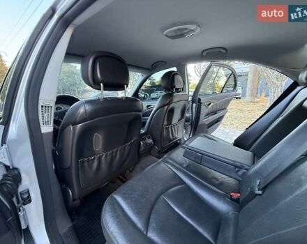 Серый Мерседес Е-Класс, объемом двигателя 2.99 л и пробегом 300 тыс. км за 8400 $, фото 73 на Automoto.ua