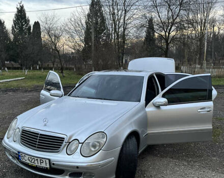 Серый Мерседес Е-Класс, объемом двигателя 2.2 л и пробегом 448 тыс. км за 6400 $, фото 7 на Automoto.ua