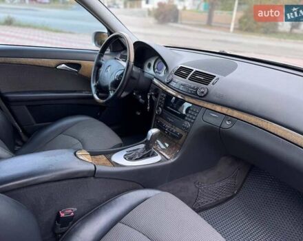 Мерседес Е-Клас 2005 у Запоріжжя на Automoto.ua Сірий Мерседес Е-Клас, об'ємом двигуна 1.8 л та пробігом 247 тис. км за 5750 $, фото 11 на Automoto.ua