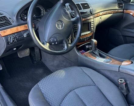 Серый Мерседес Е-Класс, объемом двигателя 3 л и пробегом 324 тыс. км за 9300 $, фото 3 на Automoto.ua