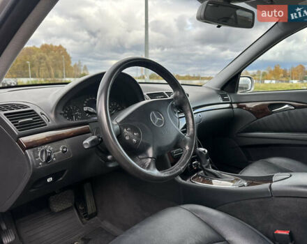 Мерседес Е-Клас 2005 у Львові на Automoto.ua Сірий Мерседес Е-Клас, об'ємом двигуна 1.8 л та пробігом 217 тис. км за 7000 $, фото 8 на Automoto.ua