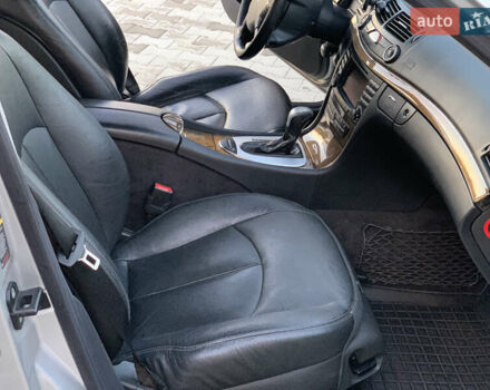 Серый Мерседес Е-Класс, объемом двигателя 3.2 л и пробегом 367 тыс. км за 8000 $, фото 20 на Automoto.ua