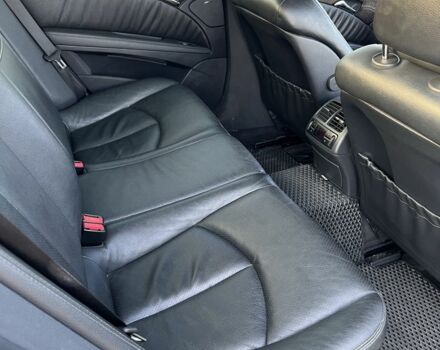 Серый Мерседес Е-Класс, объемом двигателя 3 л и пробегом 376 тыс. км за 8500 $, фото 7 на Automoto.ua