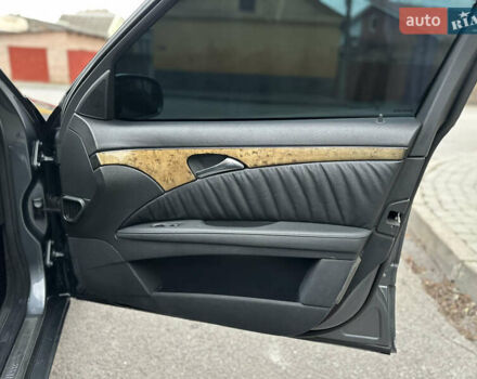 Серый Мерседес Е-Класс, объемом двигателя 3 л и пробегом 362 тыс. км за 8500 $, фото 19 на Automoto.ua