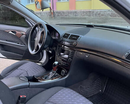 Серый Мерседес Е-Класс, объемом двигателя 2.2 л и пробегом 448 тыс. км за 6400 $, фото 10 на Automoto.ua