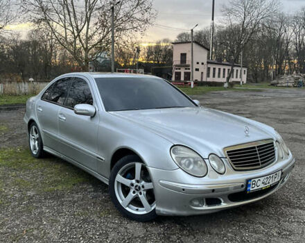 Серый Мерседес Е-Класс, объемом двигателя 2.2 л и пробегом 448 тыс. км за 6400 $, фото 2 на Automoto.ua