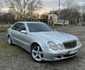 Серый Мерседес Е-Класс, объемом двигателя 2.2 л и пробегом 448 тыс. км за 6400 $, фото 2 на Automoto.ua