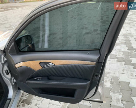 Серый Мерседес Е-Класс, объемом двигателя 3.2 л и пробегом 367 тыс. км за 8000 $, фото 34 на Automoto.ua