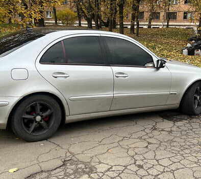 Серый Мерседес Е-Класс, объемом двигателя 2.7 л и пробегом 350 тыс. км за 2900 $, фото 5 на Automoto.ua