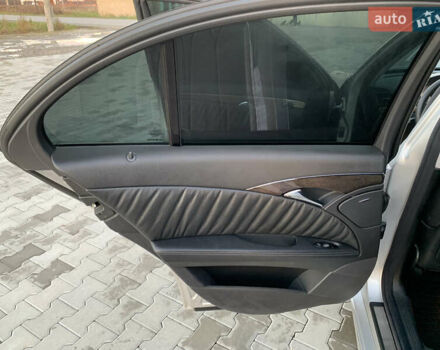 Серый Мерседес Е-Класс, объемом двигателя 3.2 л и пробегом 367 тыс. км за 8000 $, фото 32 на Automoto.ua