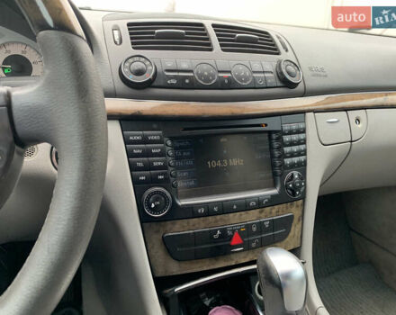 Сірий Мерседес Е-Клас, об'ємом двигуна 3.2 л та пробігом 265 тис. км за 7999 $, фото 14 на Automoto.ua