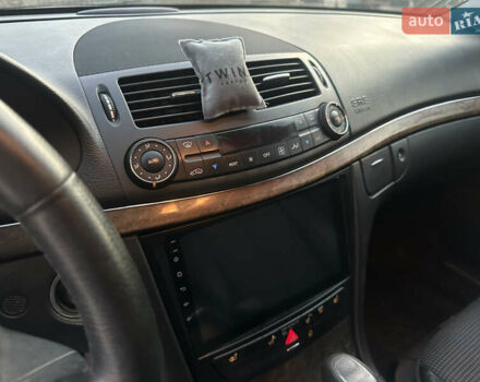 Серый Мерседес Е-Класс, объемом двигателя 2.99 л и пробегом 330 тыс. км за 7200 $, фото 27 на Automoto.ua