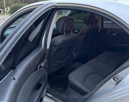 Серый Мерседес Е-Класс, объемом двигателя 2.2 л и пробегом 448 тыс. км за 6400 $, фото 8 на Automoto.ua