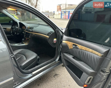 Серый Мерседес Е-Класс, объемом двигателя 3 л и пробегом 362 тыс. км за 8500 $, фото 18 на Automoto.ua