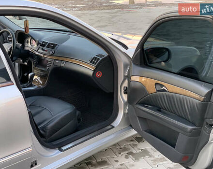 Серый Мерседес Е-Класс, объемом двигателя 3.2 л и пробегом 367 тыс. км за 8000 $, фото 16 на Automoto.ua