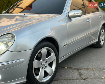 Серый Мерседес Е-Класс, объемом двигателя 2.99 л и пробегом 330 тыс. км за 7200 $, фото 7 на Automoto.ua