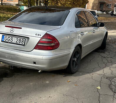 Серый Мерседес Е-Класс, объемом двигателя 2.7 л и пробегом 350 тыс. км за 2900 $, фото 4 на Automoto.ua