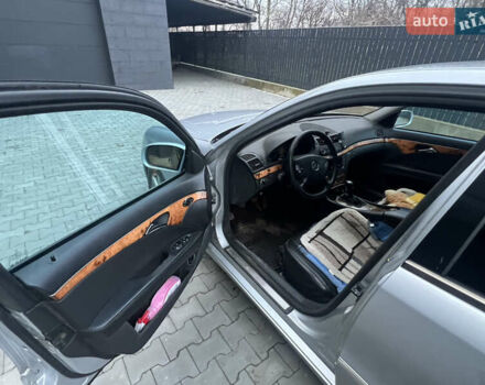 Сірий Мерседес Е-Клас, об'ємом двигуна 2.2 л та пробігом 444 тис. км за 6299 $, фото 5 на Automoto.ua