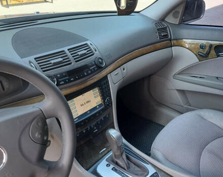 Сірий Мерседес Е-Клас, об'ємом двигуна 3.22 л та пробігом 352 тис. км за 8750 $, фото 10 на Automoto.ua