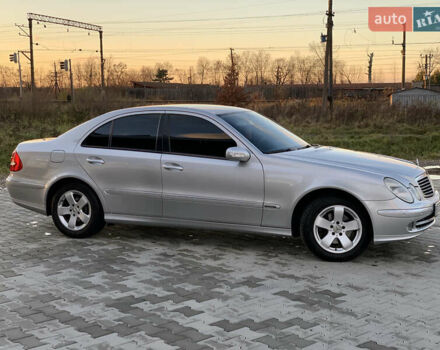 Серый Мерседес Е-Класс, объемом двигателя 3.2 л и пробегом 367 тыс. км за 8000 $, фото 2 на Automoto.ua