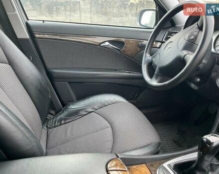 Сірий Мерседес Е-Клас, об'ємом двигуна 3 л та пробігом 245 тис. км за 10500 $, фото 24 на Automoto.ua