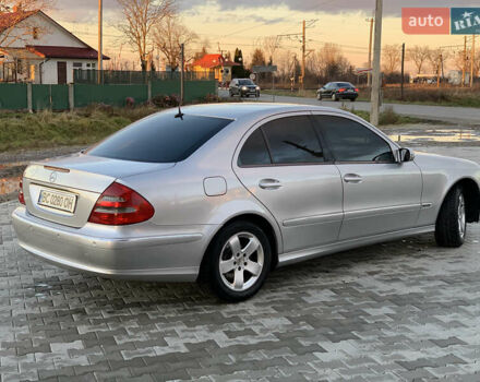 Серый Мерседес Е-Класс, объемом двигателя 3.2 л и пробегом 367 тыс. км за 8000 $, фото 5 на Automoto.ua