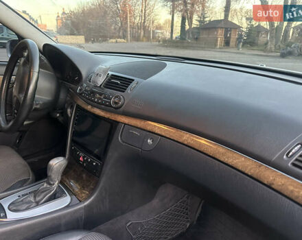 Серый Мерседес Е-Класс, объемом двигателя 2.99 л и пробегом 330 тыс. км за 7200 $, фото 21 на Automoto.ua