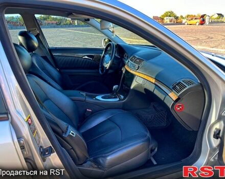 Серый Мерседес Е-Класс, объемом двигателя 3.2 л и пробегом 340 тыс. км за 7400 $, фото 5 на Automoto.ua