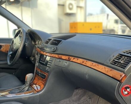 Серый Мерседес Е-Класс, объемом двигателя 2.2 л и пробегом 340 тыс. км за 3200 $, фото 3 на Automoto.ua