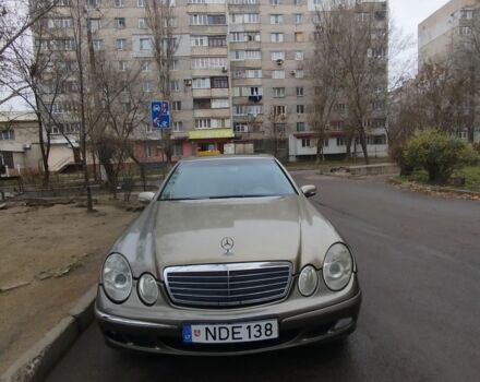 Сірий Мерседес Е-Клас, об'ємом двигуна 2 л та пробігом 500 тис. км за 3450 $, фото 2 на Automoto.ua