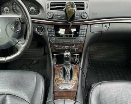 Мерседес Е-Клас 2005 у Львові на Automoto.ua Сірий Мерседес Е-Клас, об'ємом двигуна 1.8 л та пробігом 217 тис. км за 7000 $, фото 17 на Automoto.ua