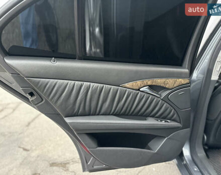 Серый Мерседес Е-Класс, объемом двигателя 3 л и пробегом 362 тыс. км за 8500 $, фото 26 на Automoto.ua