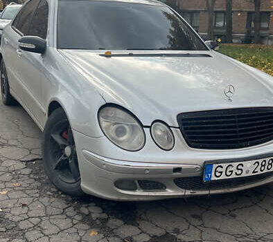 Серый Мерседес Е-Класс, объемом двигателя 2.7 л и пробегом 350 тыс. км за 2900 $, фото 22 на Automoto.ua