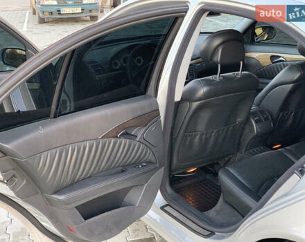 Серый Мерседес Е-Класс, объемом двигателя 3.2 л и пробегом 367 тыс. км за 8000 $, фото 15 на Automoto.ua