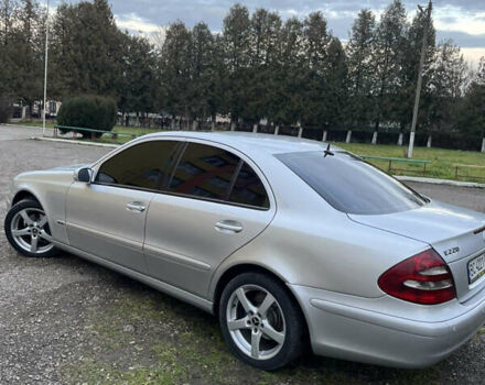 Серый Мерседес Е-Класс, объемом двигателя 2.2 л и пробегом 448 тыс. км за 6400 $, фото 6 на Automoto.ua